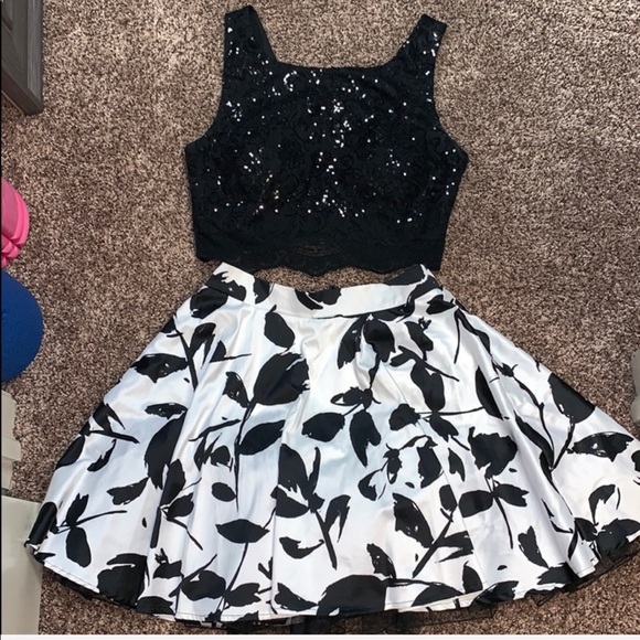 Dresses & Skirts - homecoming dress